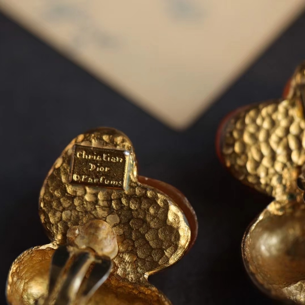 vintage Christian Dior. The Iconic Conch Earrings designed by Robert Goossens. - Picture 6 of 9